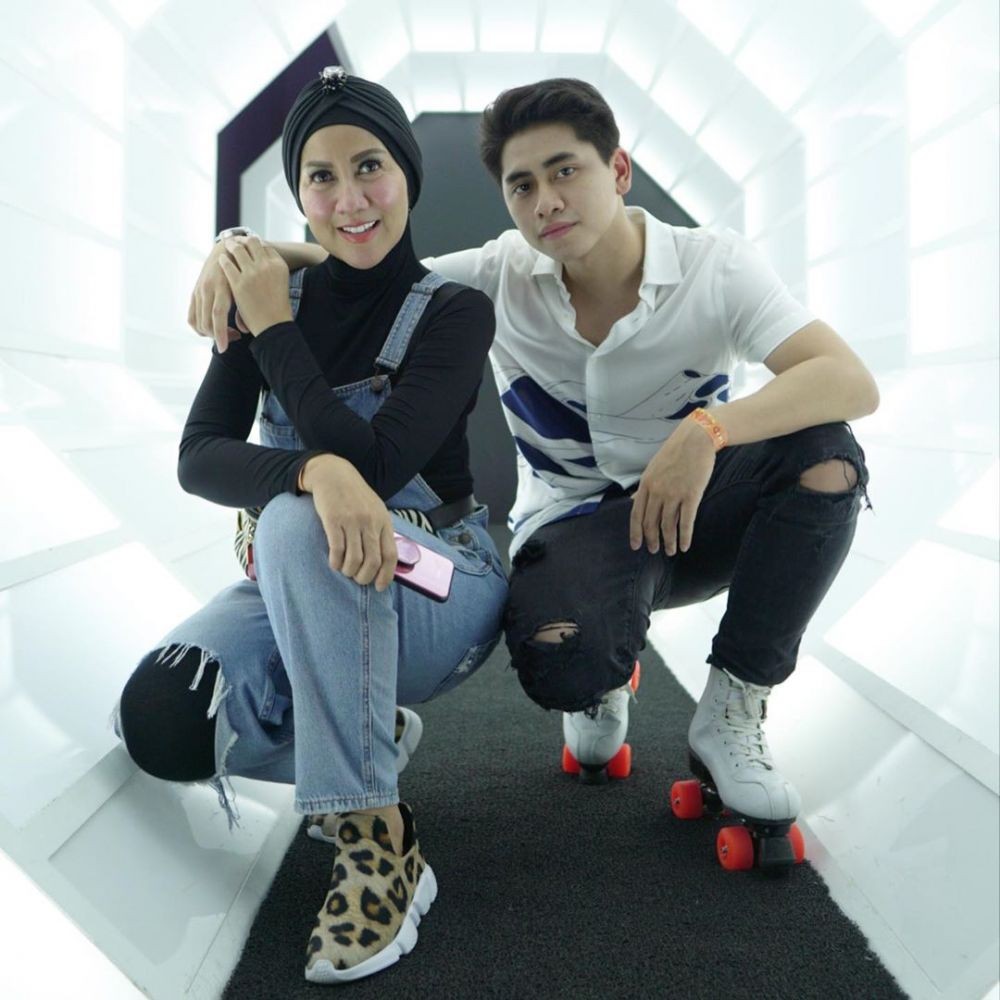 Bak Remaja, 10 Gaya Hits Venna Melinda Hangout Bareng Anak