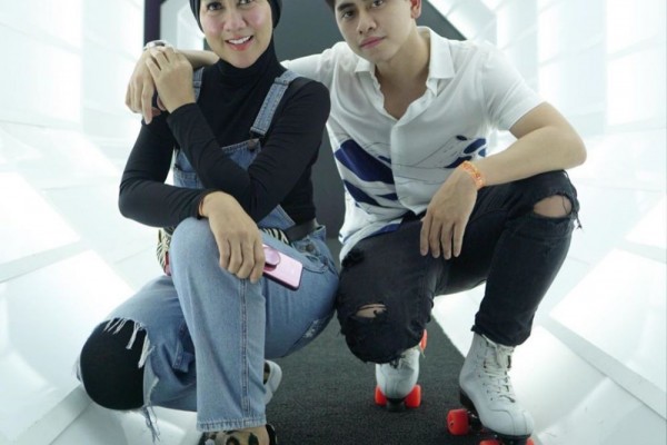 Bak Remaja, 10 Gaya Hits Venna Melinda Hangout Bareng Anak