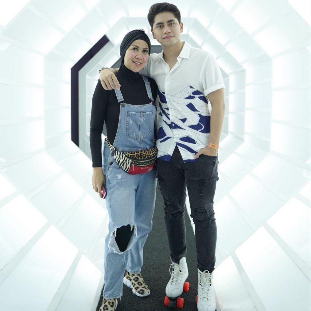 Bak Remaja, 10 Gaya Hits Venna Melinda Hangout Bareng Anak