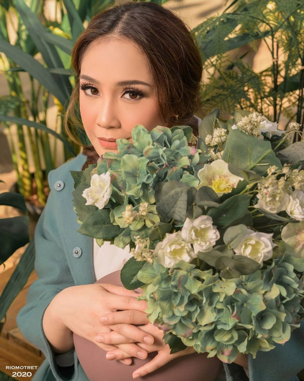 9 Pose Terbaru Pemotretan Raffi Ahmad dan Nagita, Bak ABG Pacaran