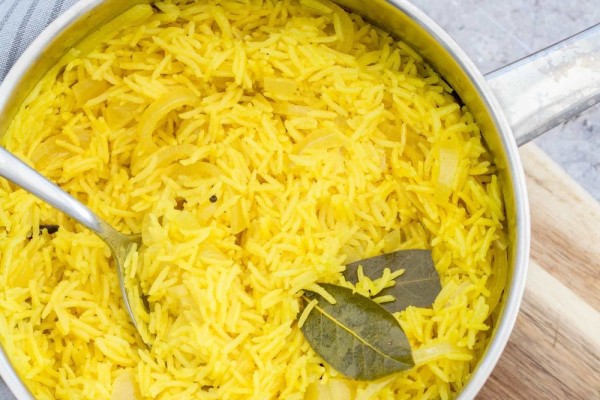 10 Langkah Memasak Nasi Kuning dengan Rice Cooker, Pulen dan Nikmat!