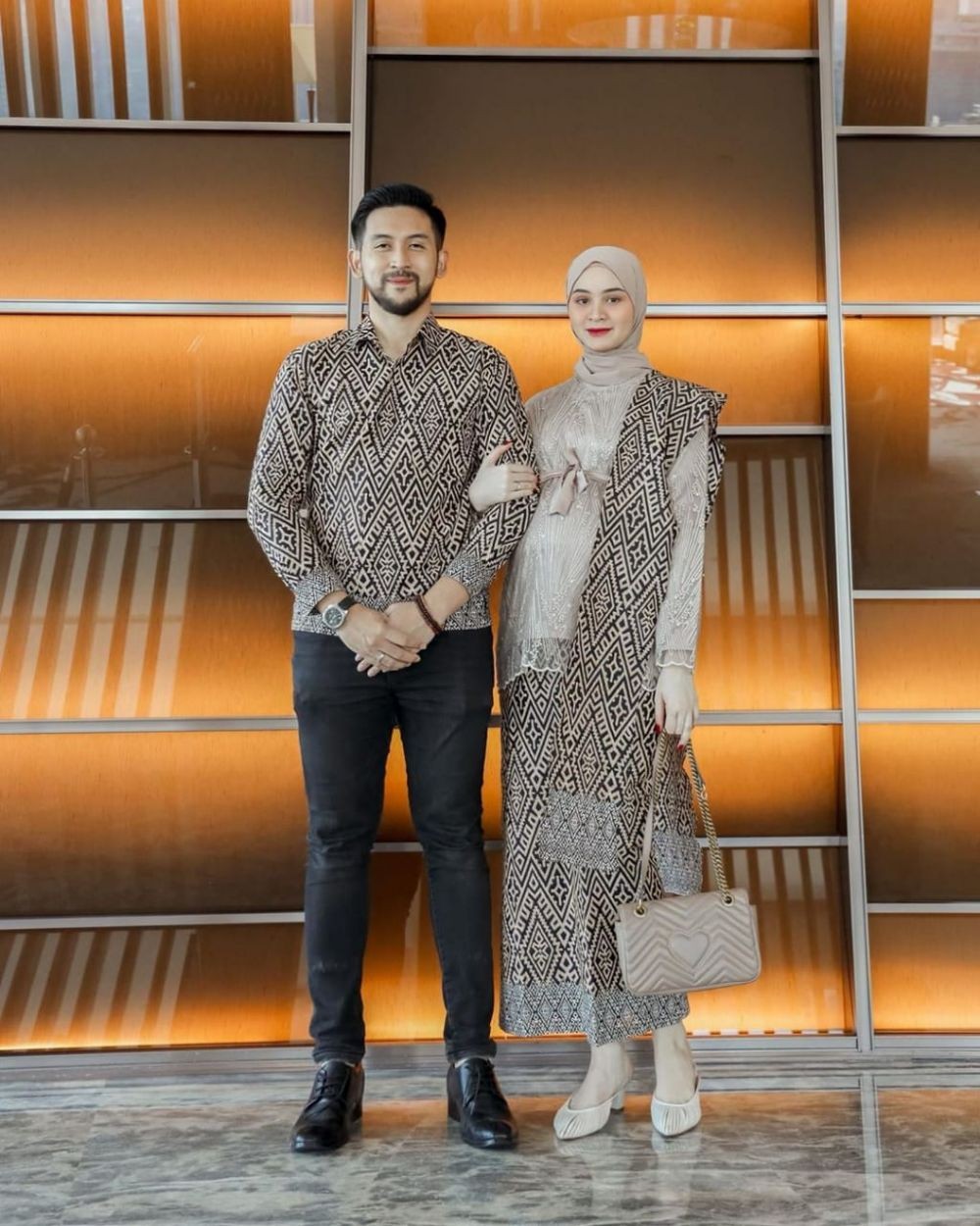Inspirasi Kebaya ala Sabrina Sosiawan, Mama Muda Usia 17 Tahun