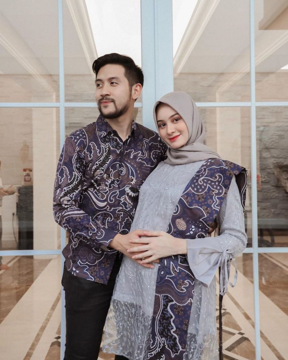Inspirasi Kebaya ala Sabrina Sosiawan, Mama Muda Usia 17 Tahun