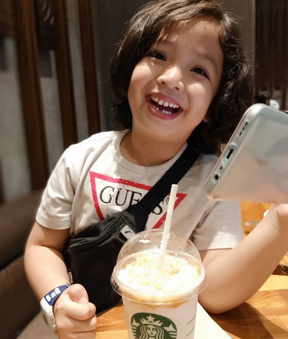 10 Artis Muda Belia tapi Sudah Berhasil Sukses Sebelum Umur 20 Tahun