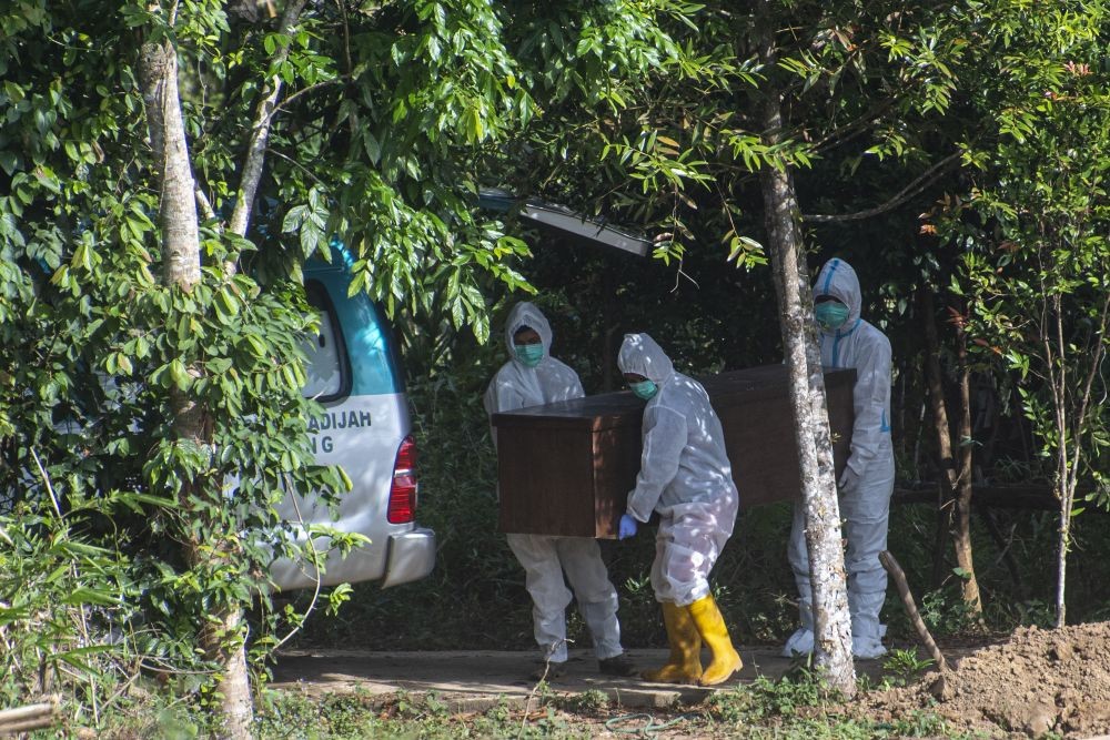Enam Bulan Pandemik, Ratusan Nakes Berpulang Tak Bikin Publik Gentar