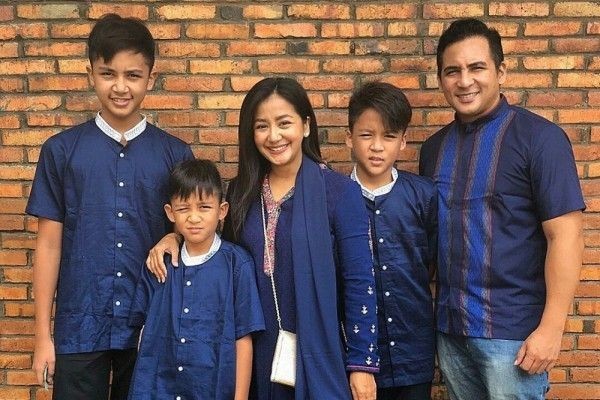 21 Tahun Menikah Beda Agama, 10 Potret Harmonis Amara & Frans 'Lingua'