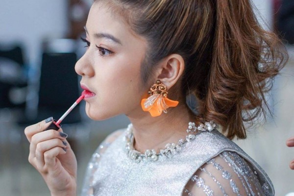 Pilihan Hairstyle Tiara Andini dari Vintage hingga Ekor Kuda, Imut