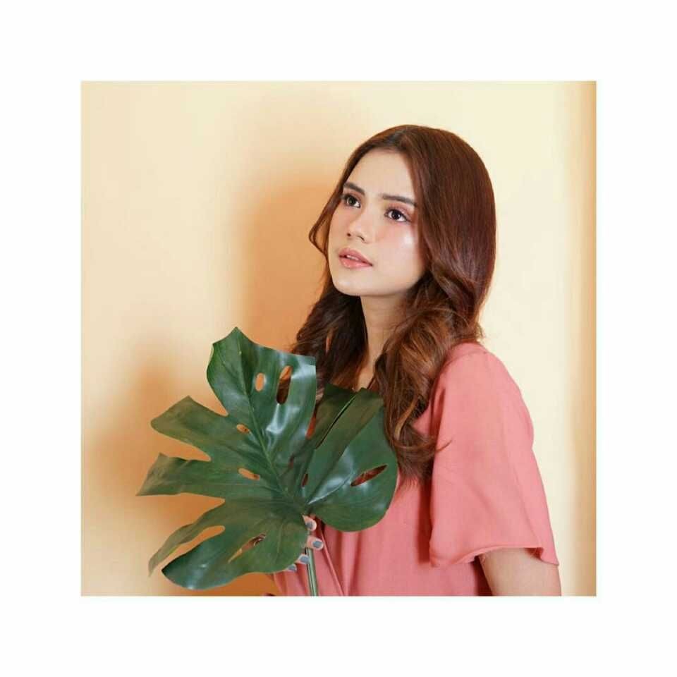 Mulai Lurus hingga Diikat, 9 Ide Hairstyle Rambut Panjang Audi Marissa