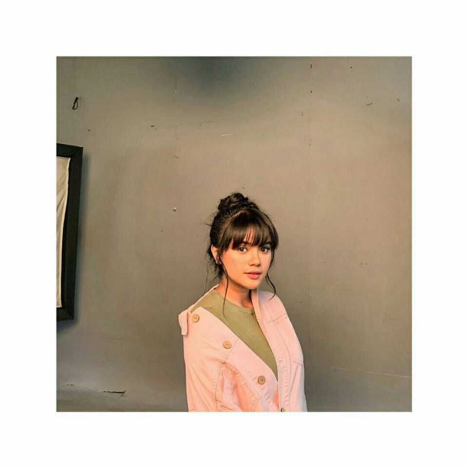Mulai Lurus hingga Diikat, 9 Ide Hairstyle Rambut Panjang Audi Marissa