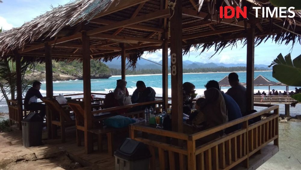 Pantai Momong, Kepingan Surga yang Tersembunyi di Aceh