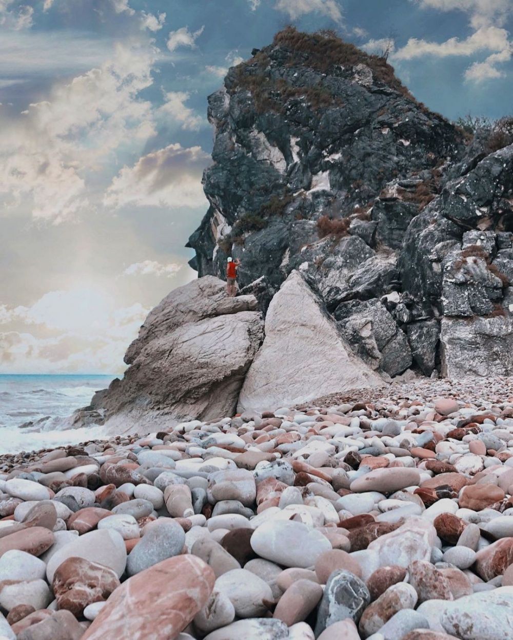 9 Pantai Tanpa Pasir Terbaik di Dunia, Indonesia Salah Satunya