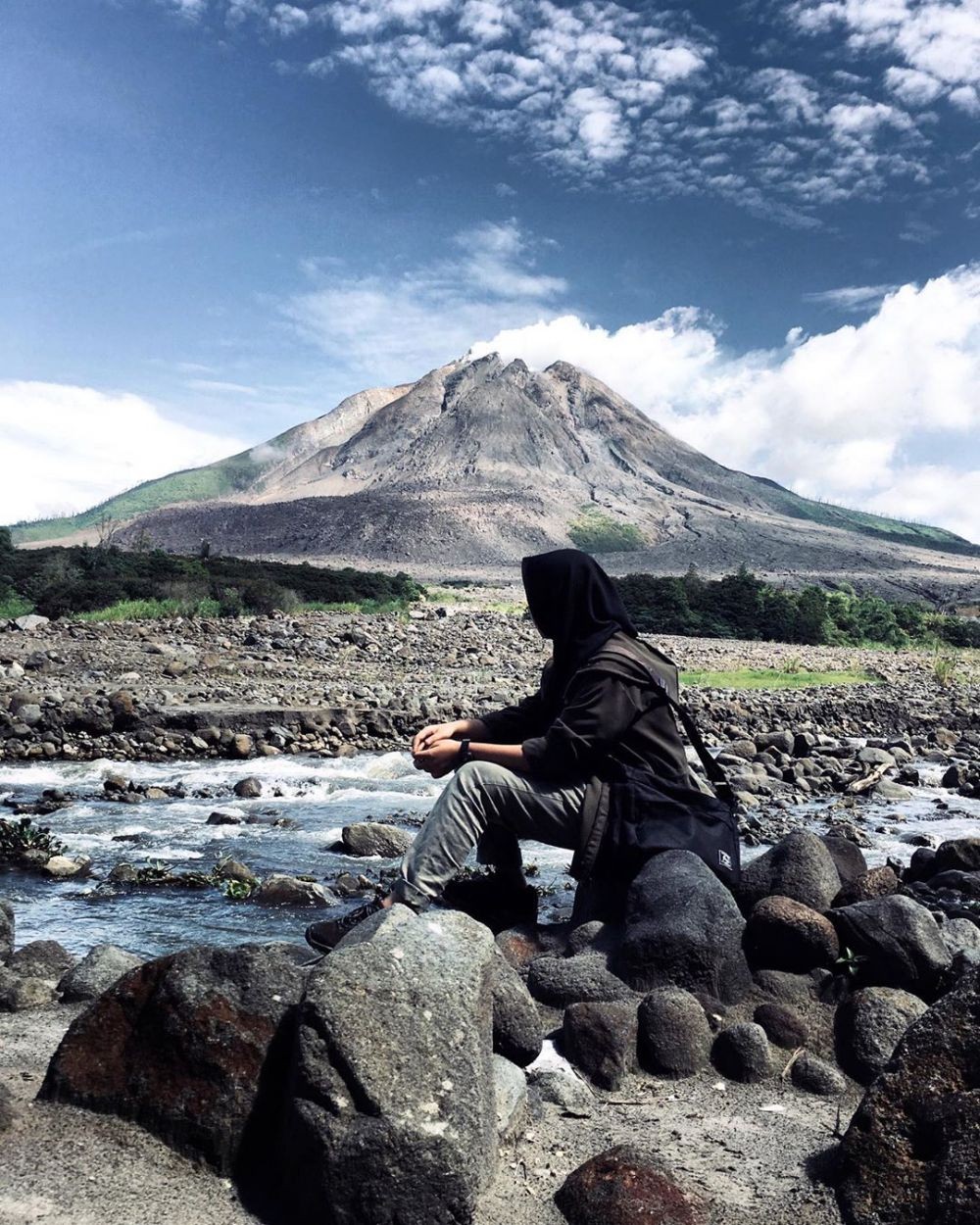 9 Gunung di Pulau Sumatra yang Terkenal Paling Mistis, Berani Mendaki?