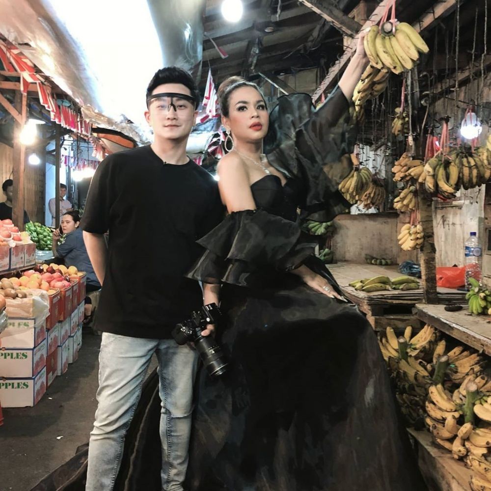 10 Potret Melaney Ricardo Pakai Baju Rp1 Miliar di Pasar Glodok, Hits!