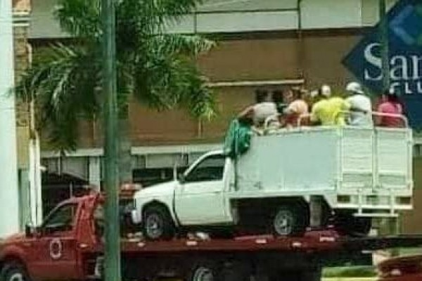 10 Potret Terciduk di Jalan, Ada Batman Sampai Rombongan Bu Tejo?