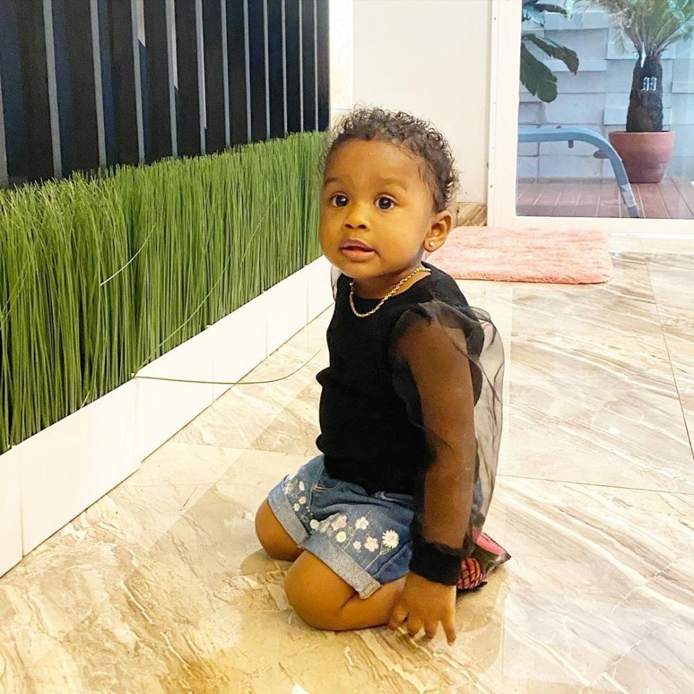 Gak Kalah Dari Stormi Webster, 10 Foto Glamor Kira Anak Kimmy Jayanti