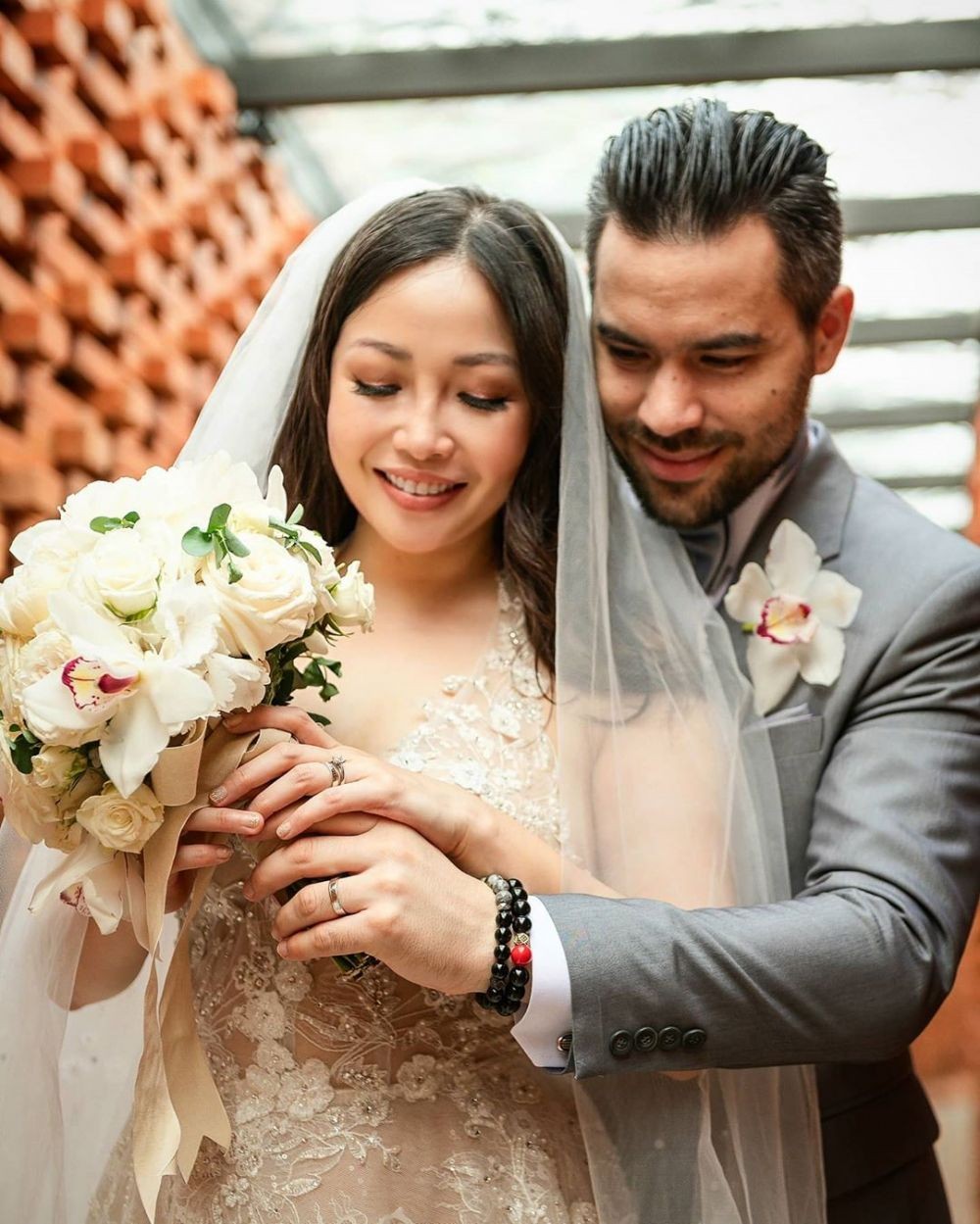 Super Elegan! Inspirasi Makeup dan Busana Wedding Chef Rinrin Marinka