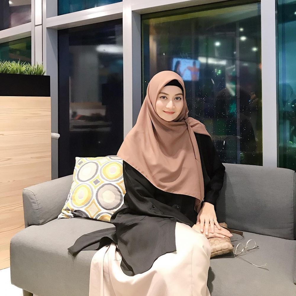 7 Puteri Indonesia yang Tampil Adem dengan Hijab setelah Hijrah
