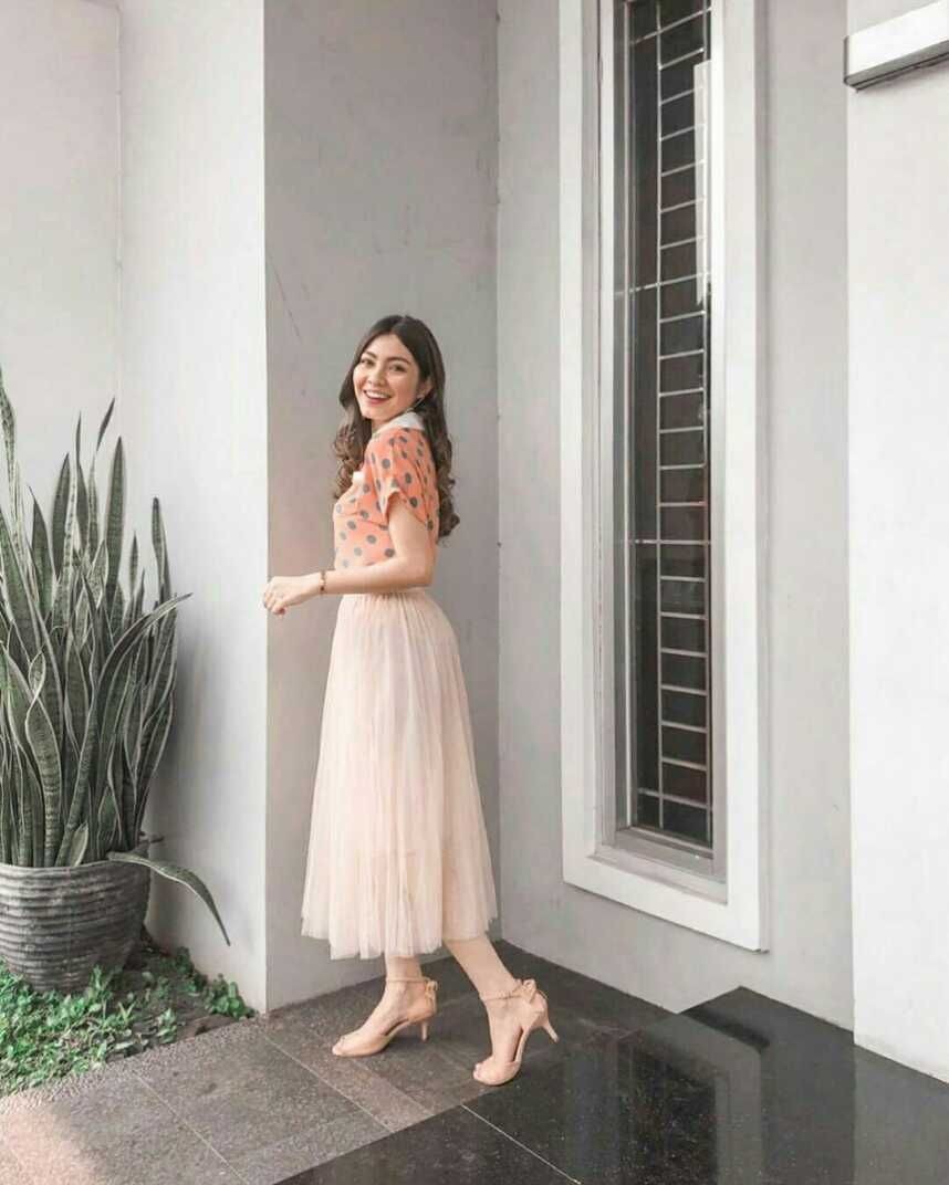 9 OOTD Feminin Ala Aktris Haviza Devi Anjani, Referensi Tampil Manis!