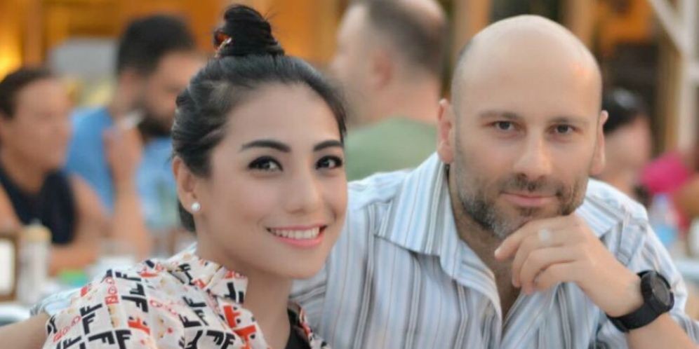 Jarang Muncul di Layar, 10 Artis Indonesia Ini Tinggal di Luar Negeri