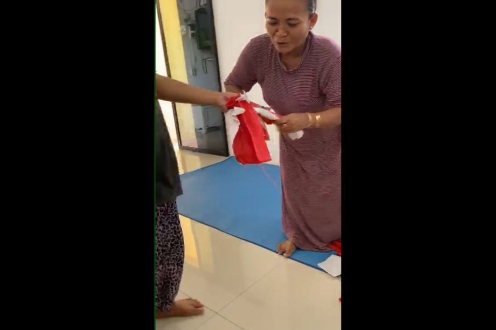 Videonya Viral, Emak-Emak Gunting Bendera Merah Putih Jadi Tersangka 