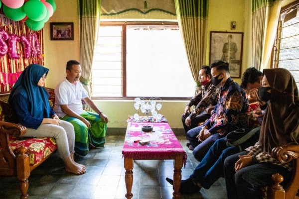 Pihak Kampus dan Panitia Ospek Kunjungi Maba Unesa yang Dibentak