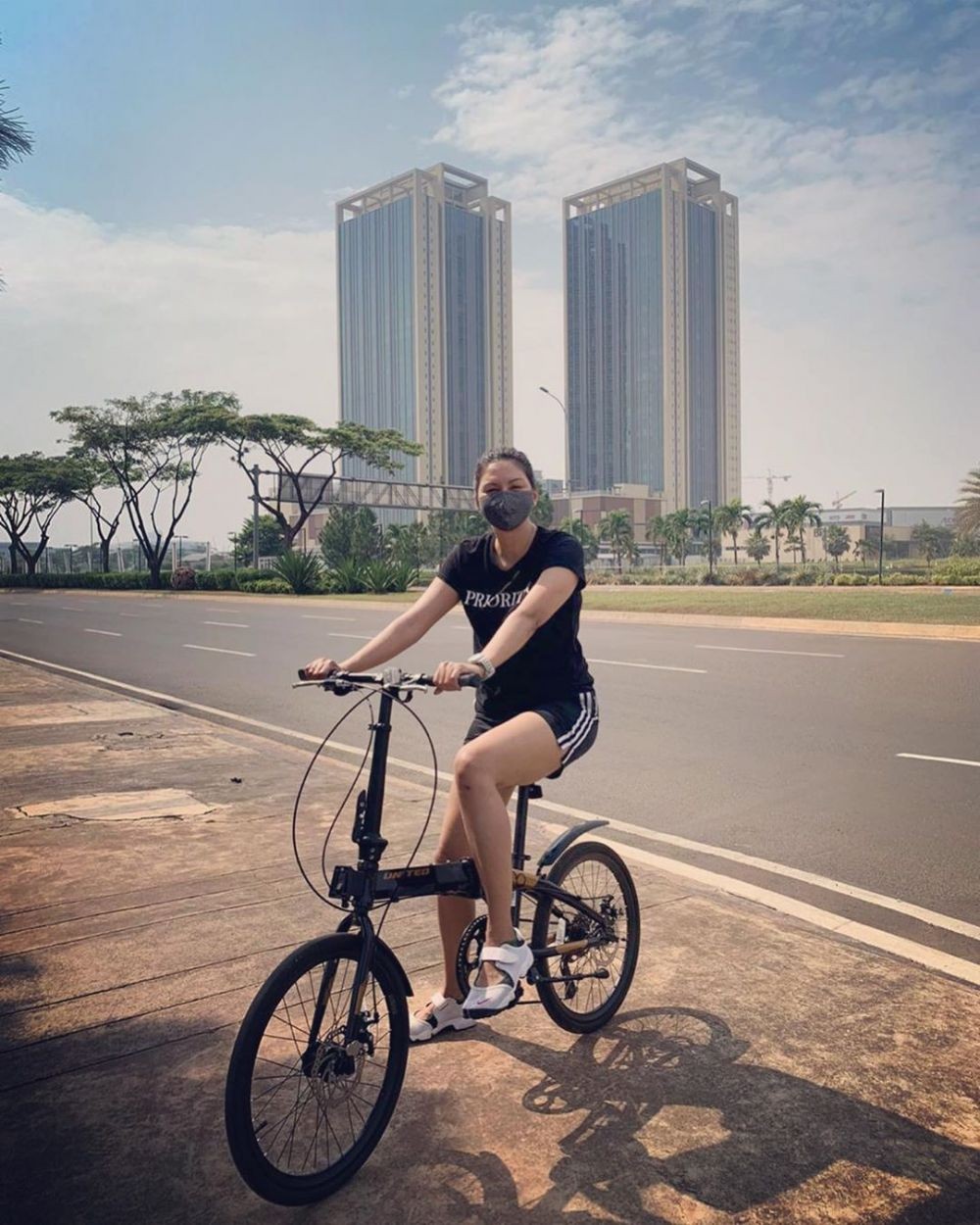 Yuk Intip Artis yang Tetap Setia Gowes, Ada yang Pakai Sepeda Lokal