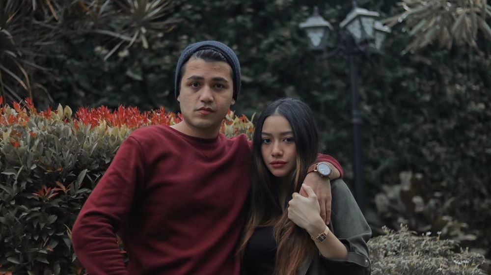 Sudah Punya Anak, 13 Pasangan Artis Ini Masih Kayak ABG Pacaran Lho!