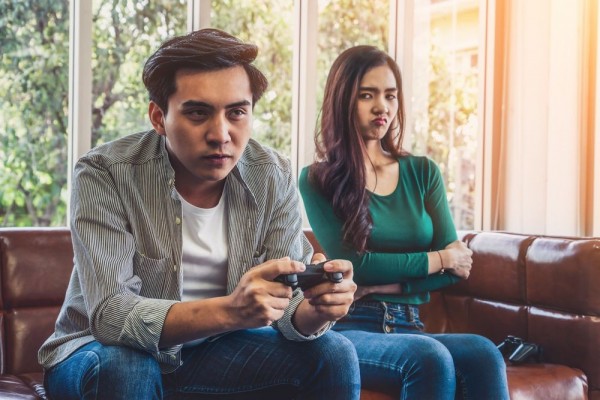 Jangan Suruh Pacar Berhenti Nge-game! Ini 5 Alasannya