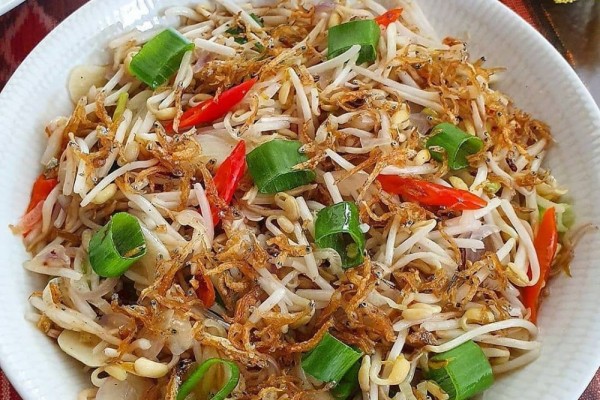 Cara Sederhana Memasak Tumis Telur Taoge, Bahannya Gak Mahal Lho!