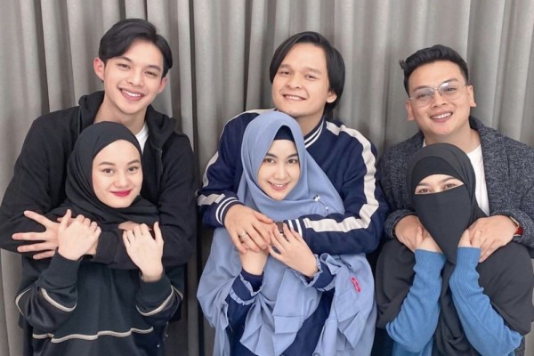 Pacaran Setelah Menikah, 10 Potret Pasangan Hijrah saat Kencan Bersama