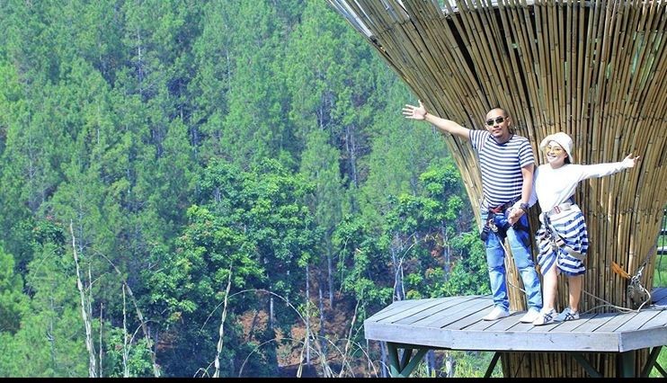 10 Potret Intim Mpok Alpa Bersama Suami yang Gak Terekspos