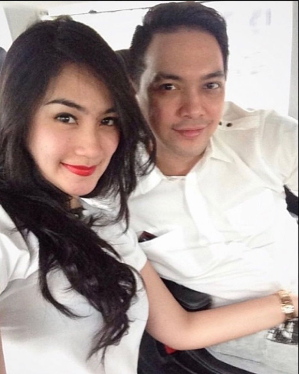 Jodoh Gak Bisa Ditebak, 10 Artis Ini Menikah dengan Saudara Seleb