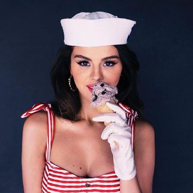 Ide Makeup Flawless ala Selena Gomez, Tampil Lebih Fresh
