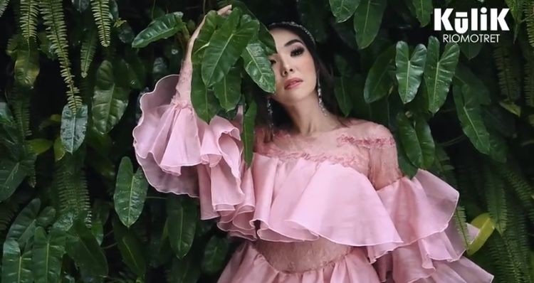 Outfit Rp2 Miliar, Intip 10 Gaya Pemotretan Gisel Bareng Rio Motret