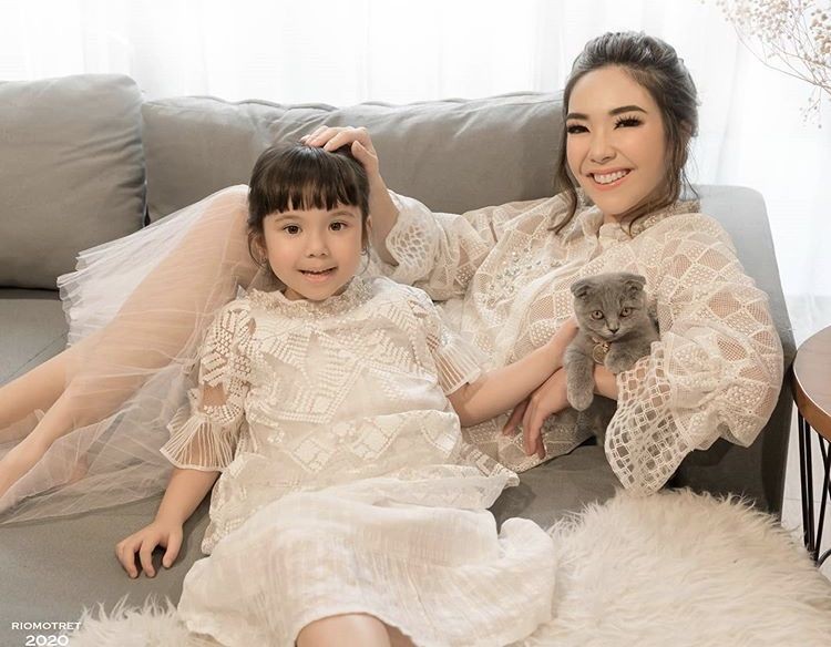 Outfit Rp2 Miliar, Intip 10 Gaya Pemotretan Gisel Bareng Rio Motret