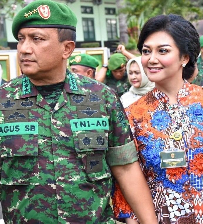 Tetap Harmonis, 10 Potret Romantis Bella Saphira dan Suami