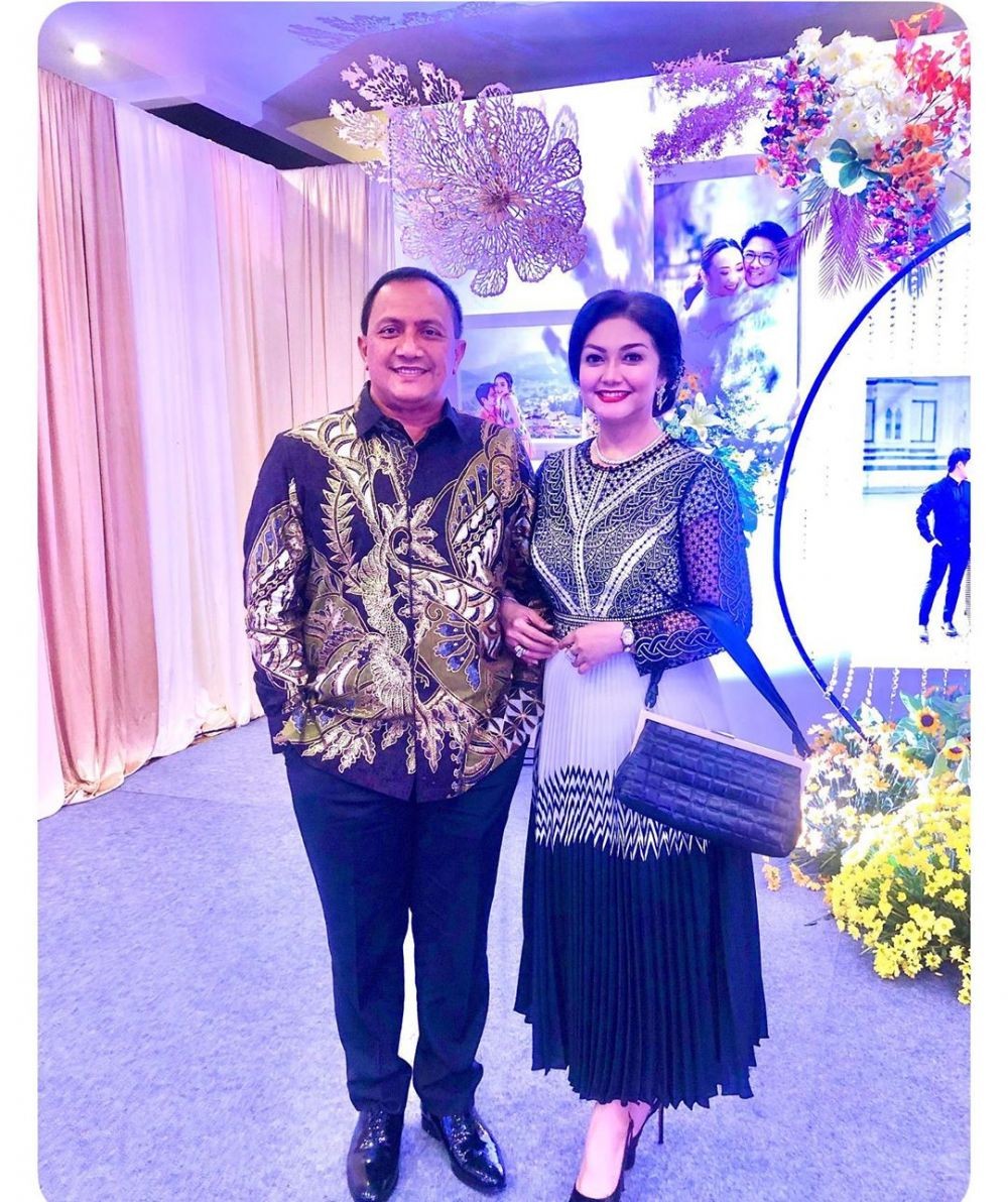 Tetap Harmonis, 10 Potret Romantis Bella Saphira dan Suami