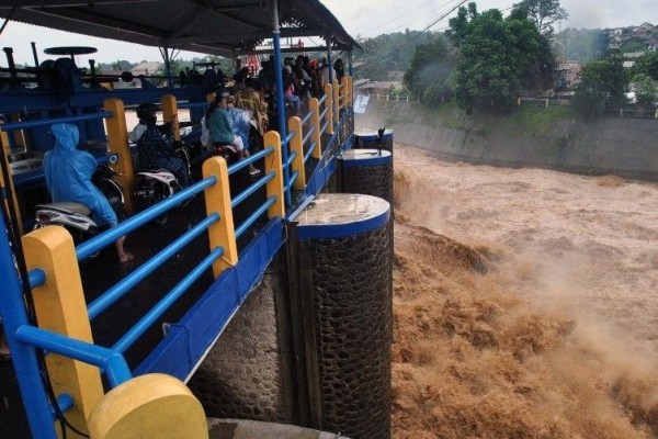 Katulampa Siaga 3, Banjir Kiriman Diperkirakan Tiba di DKI Sore Hari