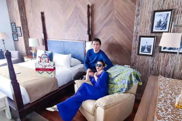 Romantis! 10 Potret Liburan Syahrini dan Reino Barack di Bromo