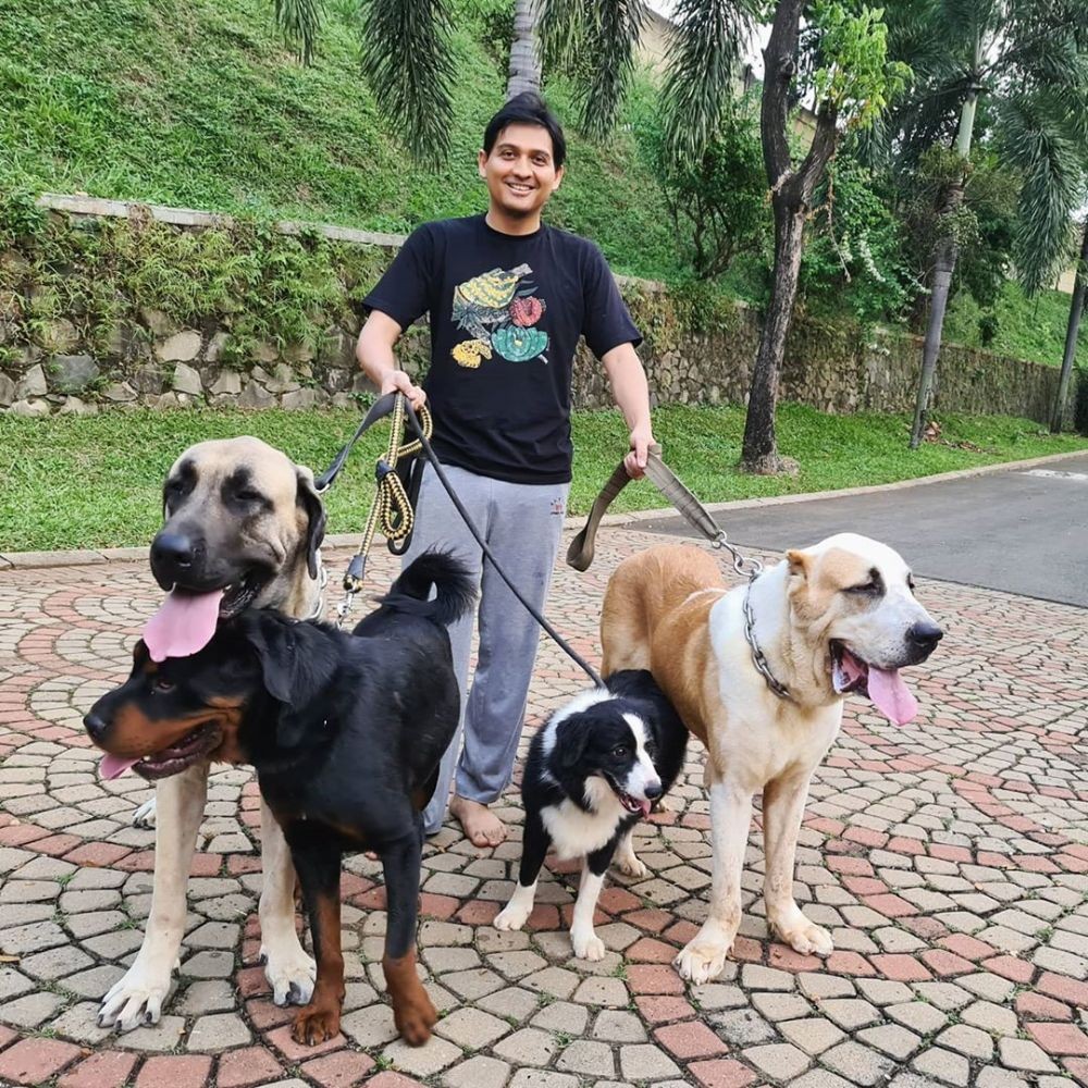 Memeluk Agama Islam, 10 Artis Muslim ini Memelihara Anjing di Rumah