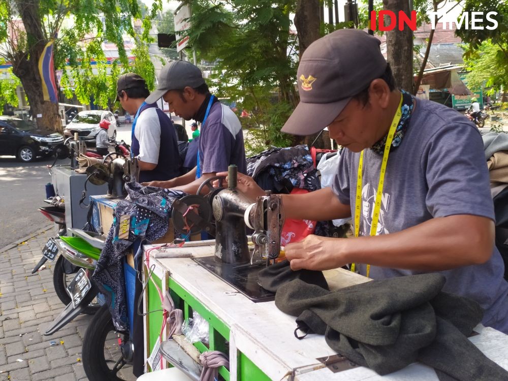 Kisah Para Penjahit Bojong Bertahun-tahun Menguasai Jalanan Semarang