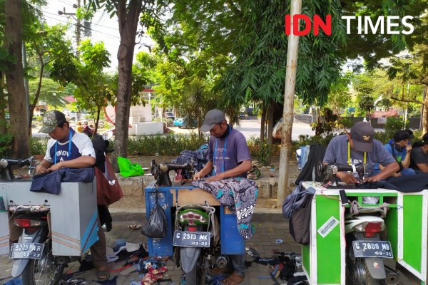 Kisah Para Penjahit Bojong Bertahun-tahun Menguasai Jalanan Semarang