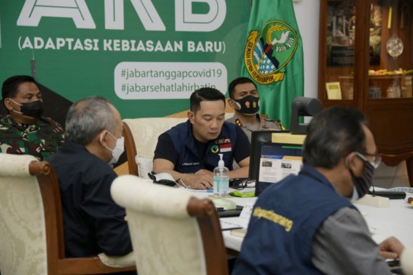 Ridwan Kamil Larang Restoran di Zona Merah Sediakan Makan di Tempat