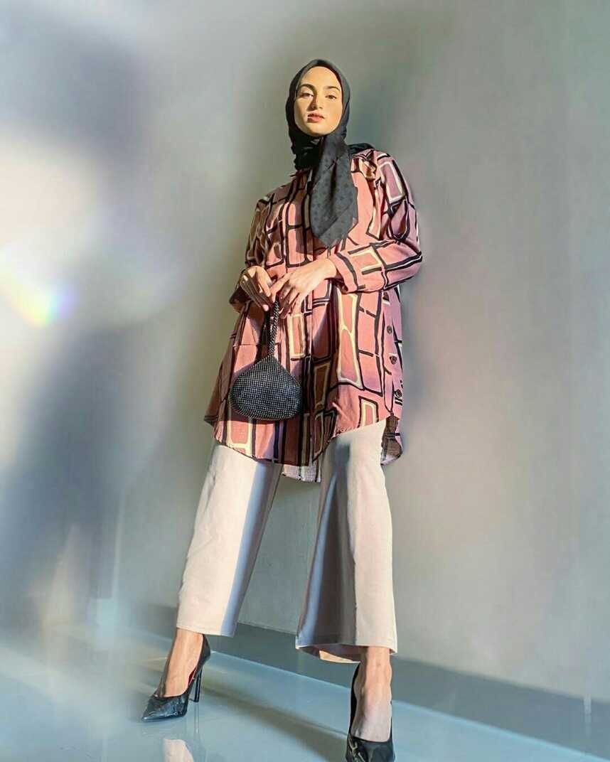 9 OOTD Hijab Stylish Ala Selebgram Munira Agile