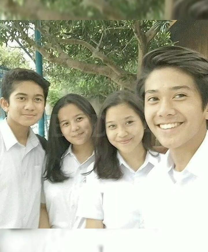 10 Potret Mesra Iqbaal dan Zidny yang Bikin Netizen Galau