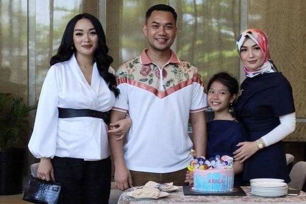 Bikin Adem, 9 Potret Zaskia Gotik-Suami, Imel Putri, dan Anak Tiri