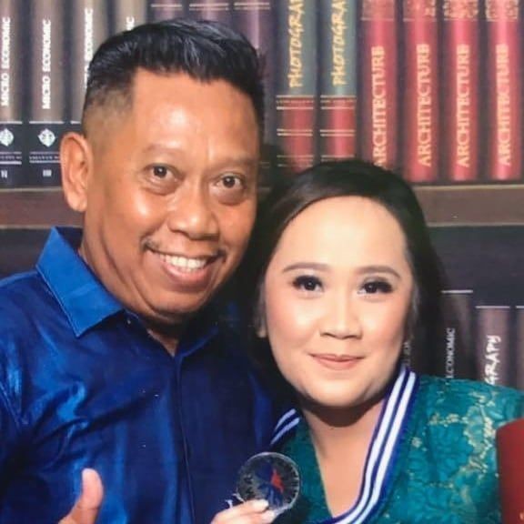 Tukang Bakso hingga Jual Combro, 11 Artis Ini Memulai Karir dari Bawah