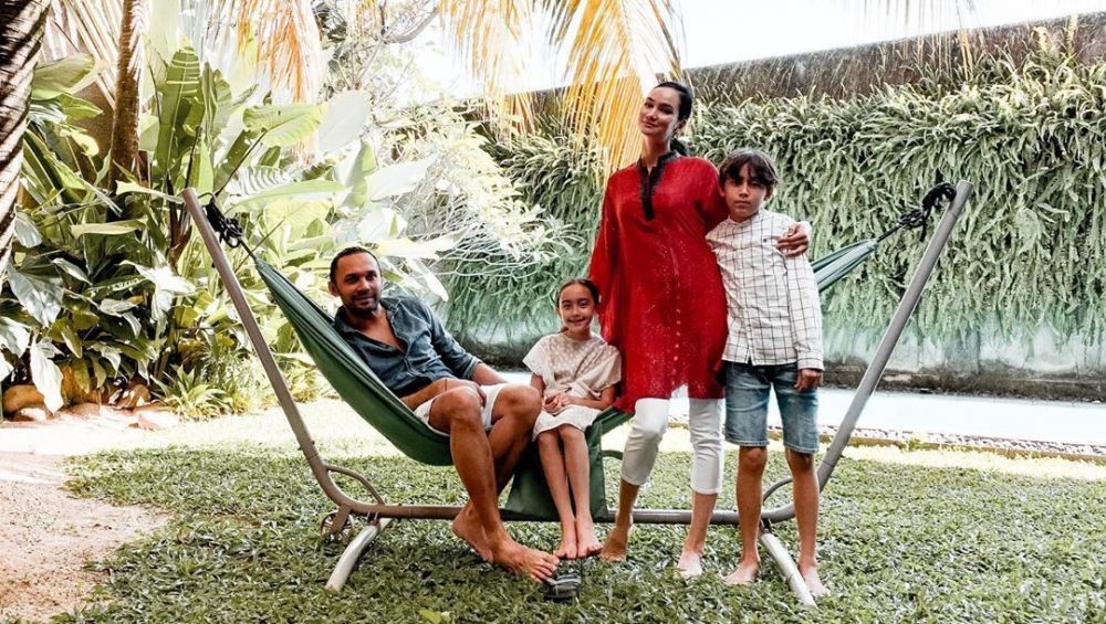 Jodoh Gak ke Mana, 5 Artis Indonesia yang Menikah dengan Model Bule