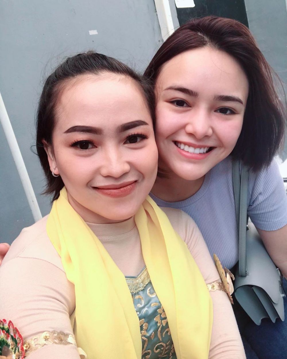 Tukang Bakso hingga Jual Combro, 11 Artis Ini Memulai Karir dari Bawah