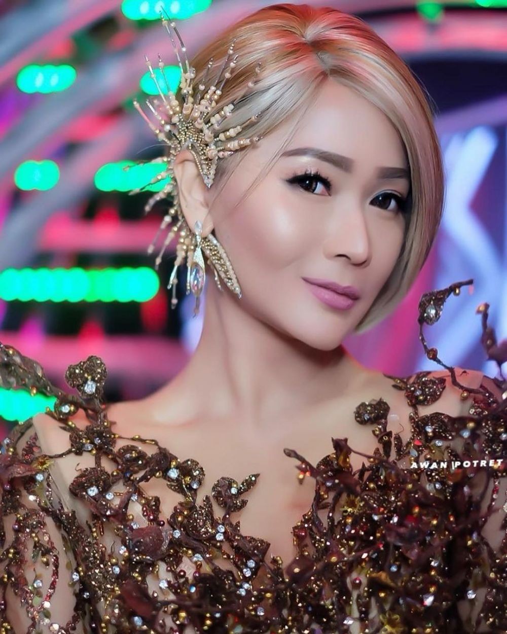 Tukang Bakso hingga Jual Combro, 11 Artis Ini Memulai Karir dari Bawah